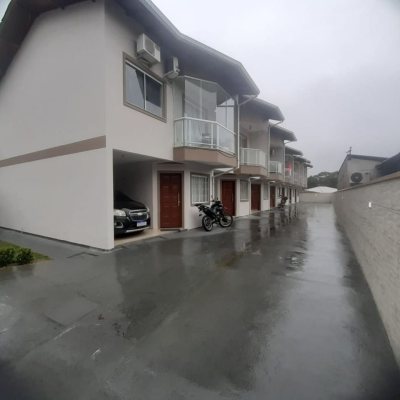 Sobrado Residencial com 92m², 3 quartos, 1 garagem, no bairro Forquilhas em São José