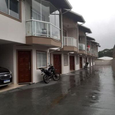 Sobrado Residencial com 92m², 3 quartos, 1 garagem, no bairro Forquilhas em São José