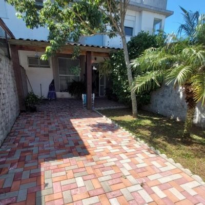 Casa Residencial com 99m², 2 quartos, 2 suítes, 2 garagens, no bairro Ribeirão Da Ilha em Florianópolis