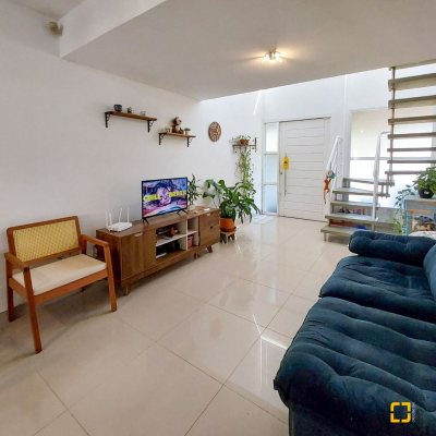 Casa Residencial com 99m², 2 quartos, 2 suítes, 2 garagens, no bairro Ribeirão Da Ilha em Florianópolis