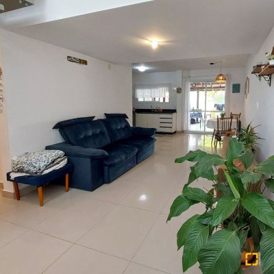 Casa Residencial com 99m², 2 quartos, 2 suítes, 2 garagens, no bairro Ribeirão Da Ilha em Florianópolis