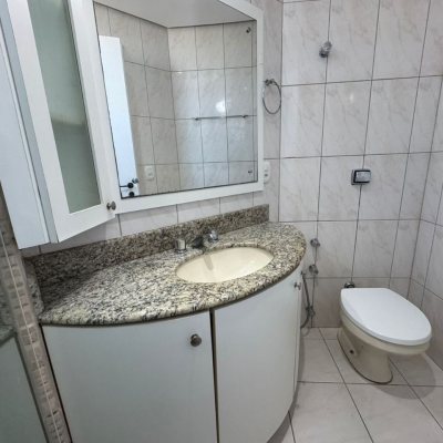 Apartamentos com 81m², 3 quartos, 1 suíte, 2 garagens, no bairro Centro em Florianópolis