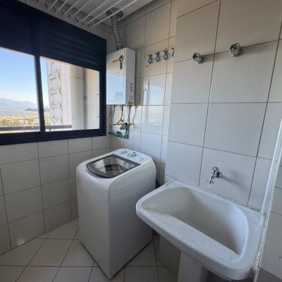 Apartamentos com 81m², 3 quartos, 1 suíte, 2 garagens, no bairro Centro em Florianópolis