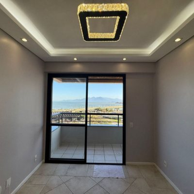 Apartamentos com 81m², 3 quartos, 1 suíte, 2 garagens, no bairro Centro em Florianópolis