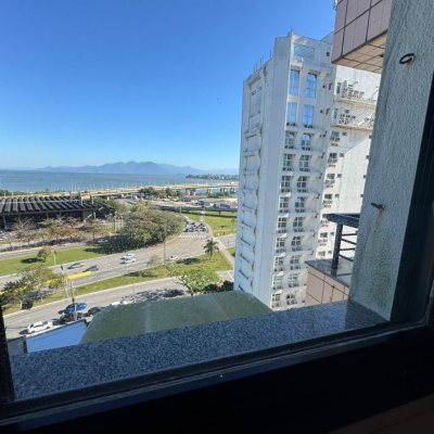 Apartamentos com 81m², 3 quartos, 1 suíte, 2 garagens, no bairro Centro em Florianópolis