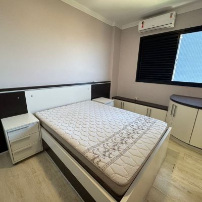 Apartamentos com 81m², 3 quartos, 1 suíte, 2 garagens, no bairro Centro em Florianópolis