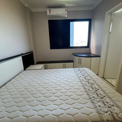 Apartamentos com 81m², 3 quartos, 1 suíte, 2 garagens, no bairro Centro em Florianópolis