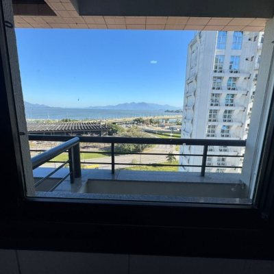 Apartamentos com 81m², 3 quartos, 1 suíte, 2 garagens, no bairro Centro em Florianópolis