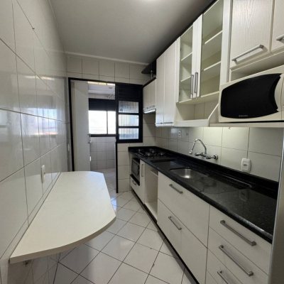 Apartamentos com 81m², 3 quartos, 1 suíte, 2 garagens, no bairro Centro em Florianópolis