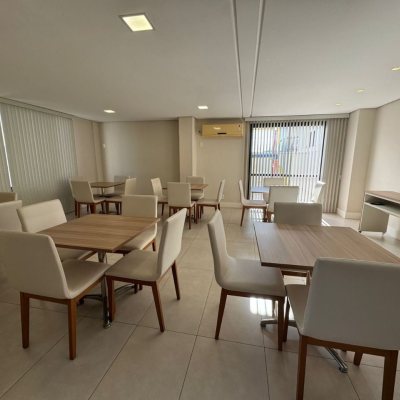 Apartamentos com 81m², 3 quartos, 1 suíte, 2 garagens, no bairro Centro em Florianópolis