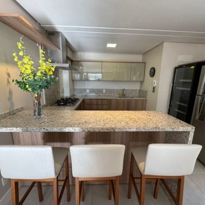 Apartamentos com 81m², 3 quartos, 1 suíte, 2 garagens, no bairro Centro em Florianópolis