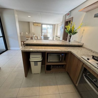 Apartamentos com 81m², 3 quartos, 1 suíte, 2 garagens, no bairro Centro em Florianópolis