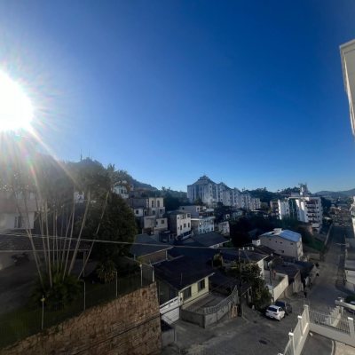 Apartamentos com 45m², 1 quarto (sendo 1 suíte), 1 garagem, no bairro Carvoeira em Florianópolis
