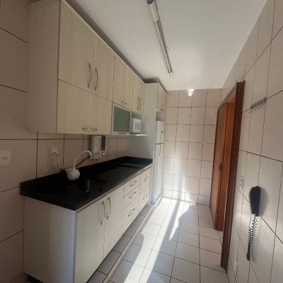 Apartamentos com 45m², 1 quarto (sendo 1 suíte), 1 garagem, no bairro Carvoeira em Florianópolis