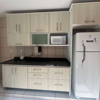 Apartamentos com 45m², 1 quarto (sendo 1 suíte), 1 garagem, no bairro Carvoeira em Florianópolis