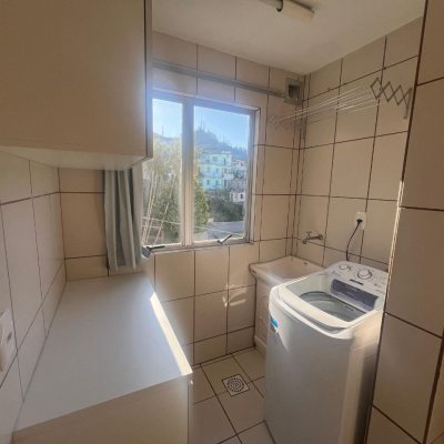 Apartamentos com 45m², 1 quarto (sendo 1 suíte), 1 garagem, no bairro Carvoeira em Florianópolis
