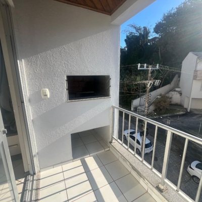 Apartamentos com 45m², 1 quarto (sendo 1 suíte), 1 garagem, no bairro Carvoeira em Florianópolis