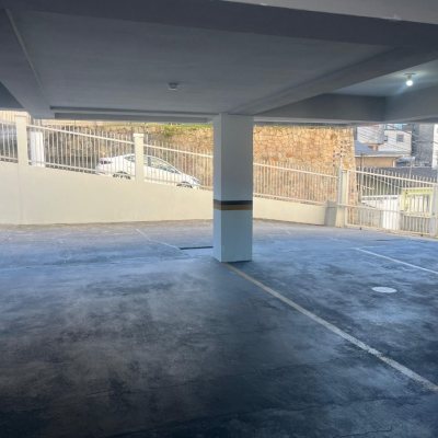 Apartamentos com 45m², 1 quarto (sendo 1 suíte), 1 garagem, no bairro Carvoeira em Florianópolis