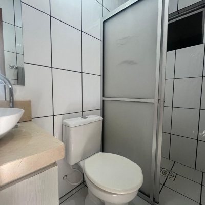 Apartamentos com 45m², 1 quarto (sendo 1 suíte), 1 garagem, no bairro Carvoeira em Florianópolis