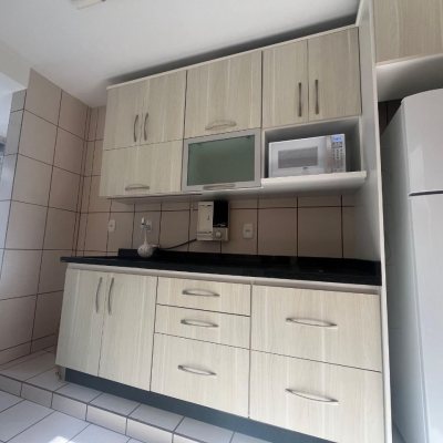 Apartamentos com 45m², 1 quarto (sendo 1 suíte), 1 garagem, no bairro Carvoeira em Florianópolis