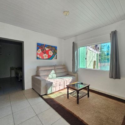 Casa Residencial com 90m², 3 quartos, 2 garagens, no bairro Forquilhinha em São José