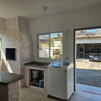 Casa Residencial com 90m², 3 quartos, 2 garagens, no bairro Forquilhinha em São José