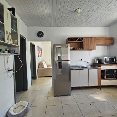 Casa Residencial com 90m², 3 quartos, 2 garagens, no bairro Forquilhinha em São José