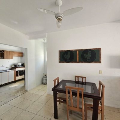 Casa Residencial com 90m², 3 quartos, 2 garagens, no bairro Forquilhinha em São José