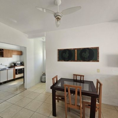 Casa Residencial com 90m², 3 quartos, 2 garagens, no bairro Forquilhinha em São José