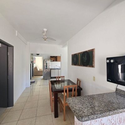 Casa Residencial com 90m², 3 quartos, 2 garagens, no bairro Forquilhinha em São José