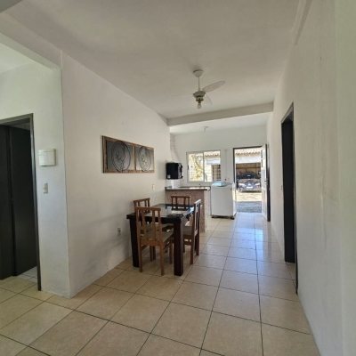 Casa Residencial com 90m², 3 quartos, 2 garagens, no bairro Forquilhinha em São José