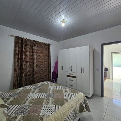 Casa Residencial com 90m², 3 quartos, 2 garagens, no bairro Forquilhinha em São José