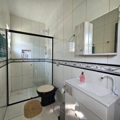 Casa Residencial com 90m², 3 quartos, 2 garagens, no bairro Forquilhinha em São José