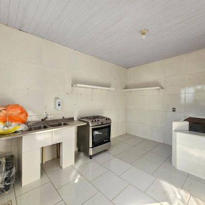 Casa Residencial com 90m², 3 quartos, 2 garagens, no bairro Forquilhinha em São José