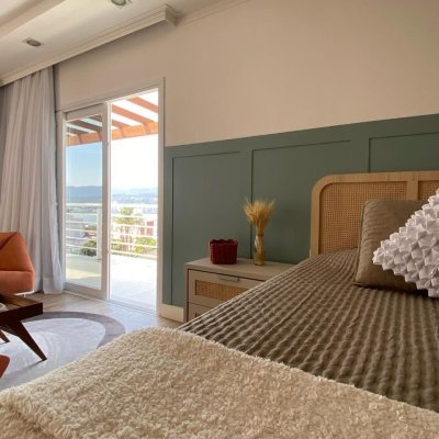 Casa Residencial com 365m², 3 quartos, 3 suítes, 11 garagens, no bairro Agronômica em Florianópolis