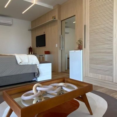 Casa Residencial com 365m², 3 quartos, 3 suítes, 11 garagens, no bairro Agronômica em Florianópolis