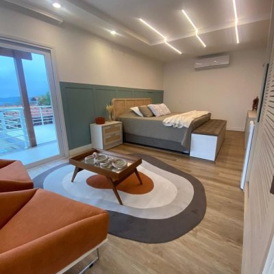 Casa Residencial com 365m², 3 quartos, 3 suítes, 11 garagens, no bairro Agronômica em Florianópolis