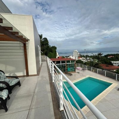 Casa Residencial com 365m², 3 quartos, 3 suítes, 11 garagens, no bairro Agronômica em Florianópolis