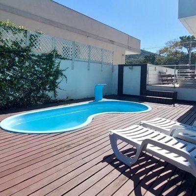 Casa Residencial com 322m², 3 quartos, 3 suítes, 2 garagens, no bairro Lagoa da Conceição em Florianópolis