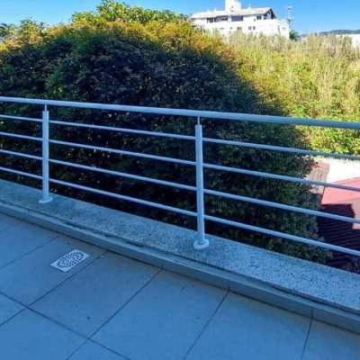 Casa Residencial com 322m², 3 quartos, 3 suítes, 2 garagens, no bairro Lagoa da Conceição em Florianópolis