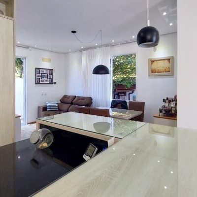 Casa Residencial com 322m², 3 quartos, 3 suítes, 2 garagens, no bairro Lagoa da Conceição em Florianópolis