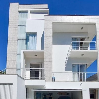 Casa Residencial com 322m², 3 quartos, 3 suítes, 2 garagens, no bairro Lagoa da Conceição em Florianópolis