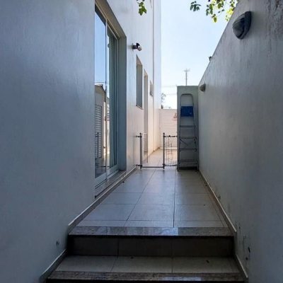 Casa Residencial com 322m², 3 quartos, 3 suítes, 2 garagens, no bairro Lagoa da Conceição em Florianópolis