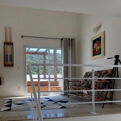 Casa Residencial com 322m², 3 quartos, 3 suítes, 2 garagens, no bairro Lagoa da Conceição em Florianópolis