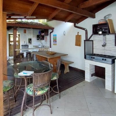 Casa Residencial com 322m², 3 quartos, 3 suítes, 2 garagens, no bairro Lagoa da Conceição em Florianópolis