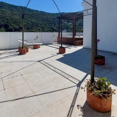 Casa Residencial com 322m², 3 quartos, 3 suítes, 2 garagens, no bairro Lagoa da Conceição em Florianópolis