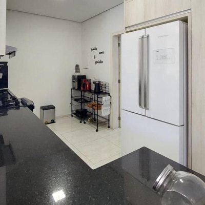 Casa Residencial com 322m², 3 quartos, 3 suítes, 2 garagens, no bairro Lagoa da Conceição em Florianópolis