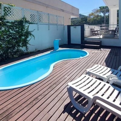 Casa Residencial com 322m², 3 quartos, 3 suítes, 2 garagens, no bairro Lagoa da Conceição em Florianópolis