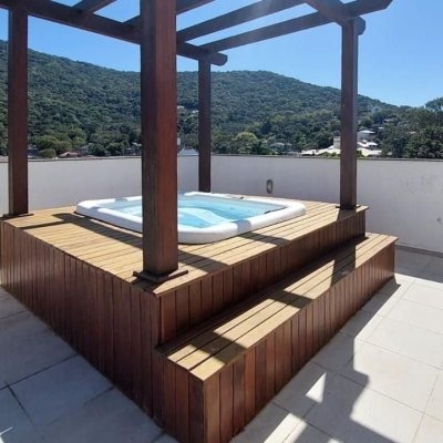 Casa Residencial com 322m², 3 quartos, 3 suítes, 2 garagens, no bairro Lagoa da Conceição em Florianópolis