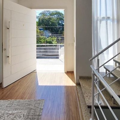 Casa Residencial com 322m², 3 quartos, 3 suítes, 2 garagens, no bairro Lagoa da Conceição em Florianópolis